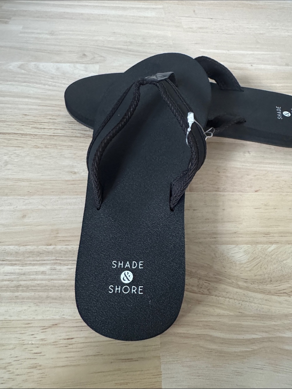 Shade & Shore Black Thong Flip Flops NWT - Picture 3 of 5